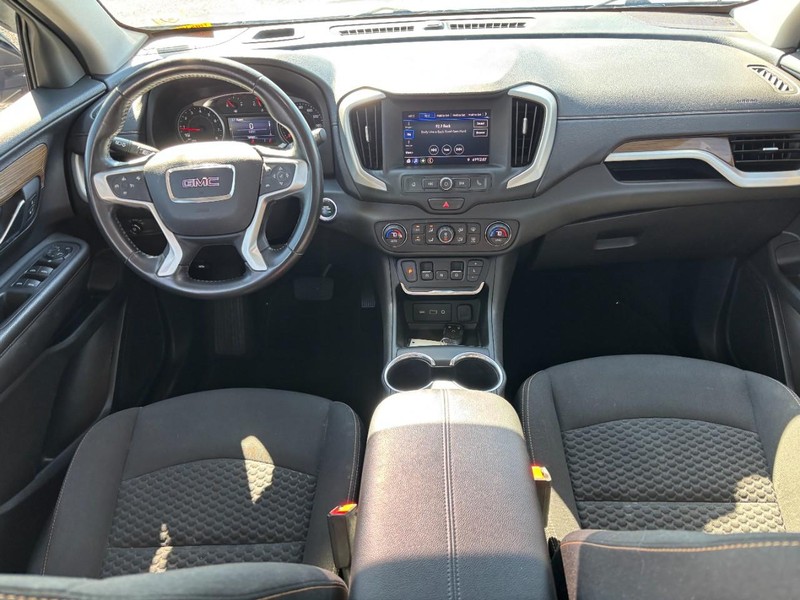 GMC Terrain Vehicle Full-screen Gallery Image 15