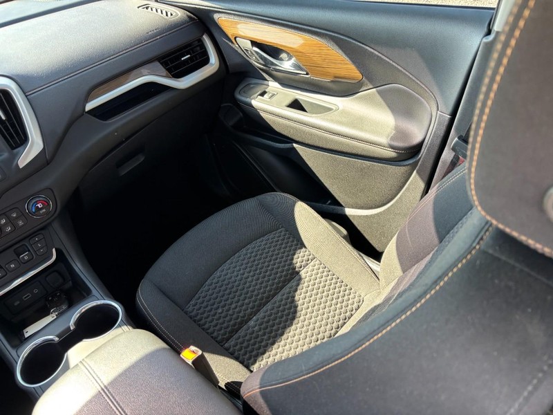 GMC Terrain Vehicle Full-screen Gallery Image 16