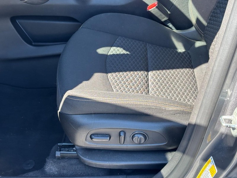 GMC Terrain Vehicle Full-screen Gallery Image 17