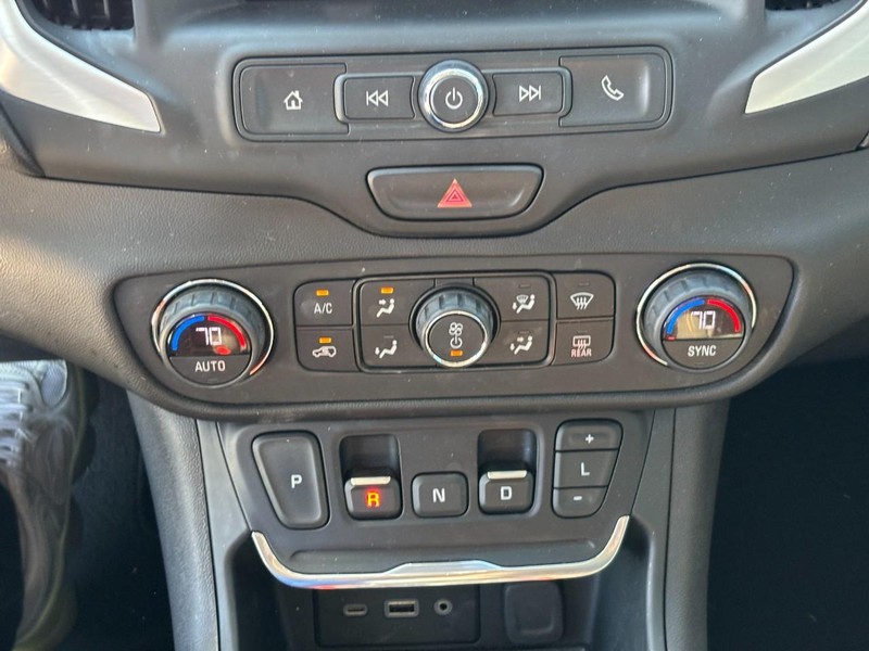 GMC Terrain Vehicle Full-screen Gallery Image 24