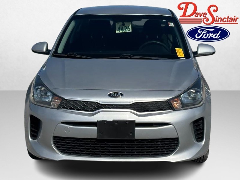Kia Rio Vehicle Full-screen Gallery Image 02