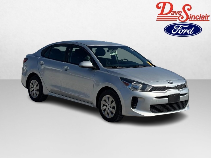 Kia Rio Vehicle Full-screen Gallery Image 04