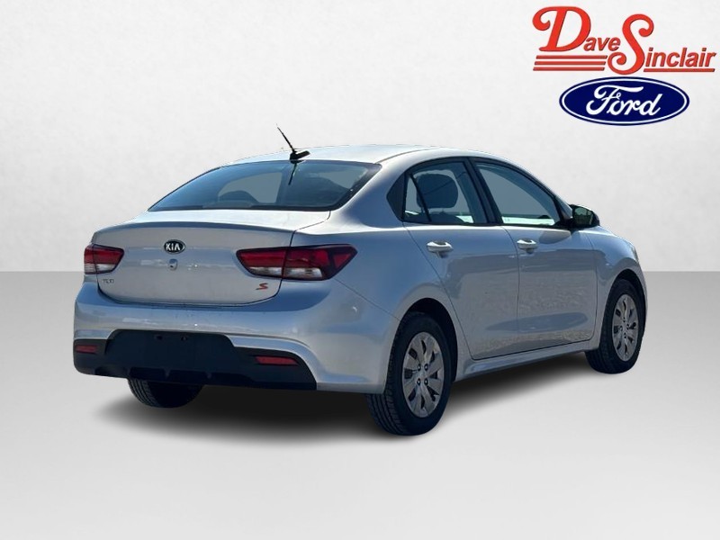 Kia Rio Vehicle Full-screen Gallery Image 07