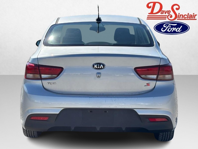 Kia Rio Vehicle Full-screen Gallery Image 08