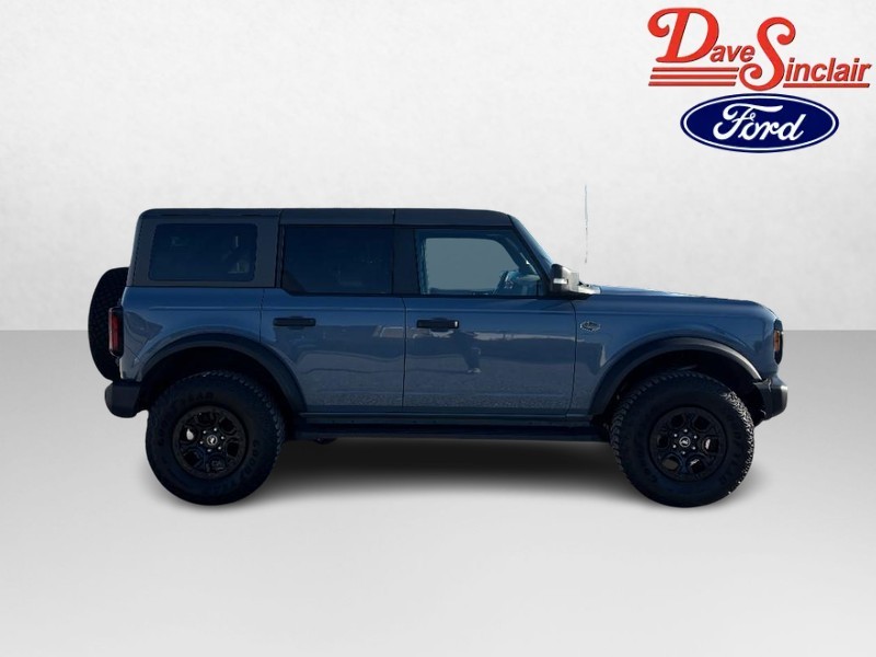 Ford Bronco Vehicle Full-screen Gallery Image 05