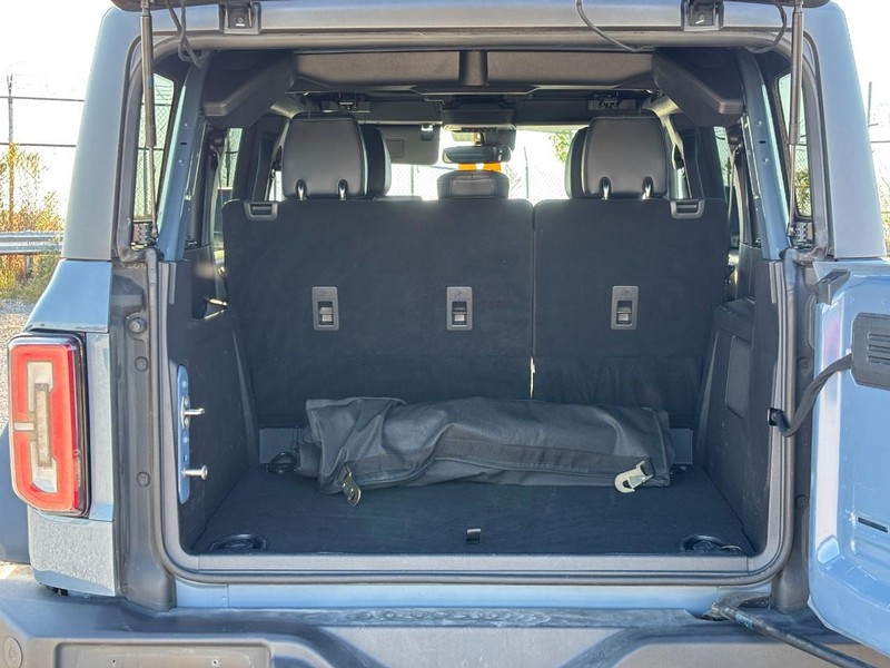 Ford Bronco Vehicle Full-screen Gallery Image 11
