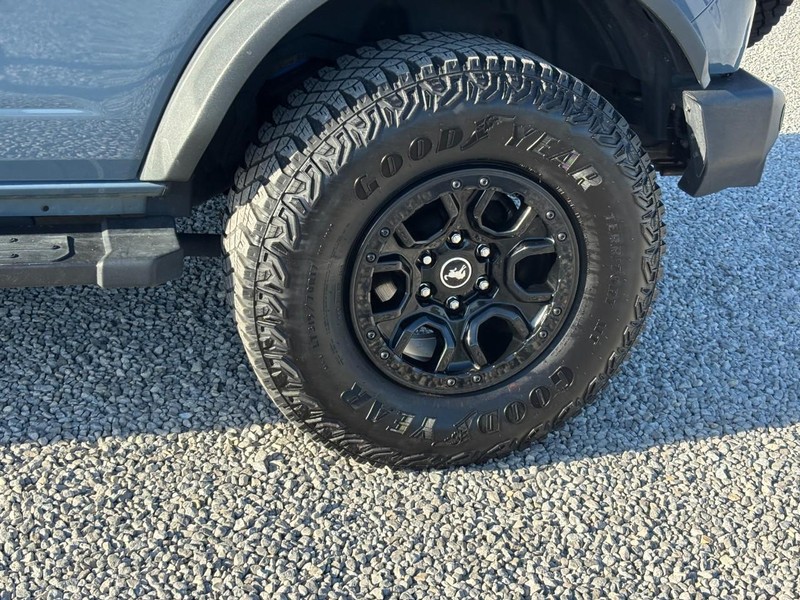 Ford Bronco Vehicle Full-screen Gallery Image 12
