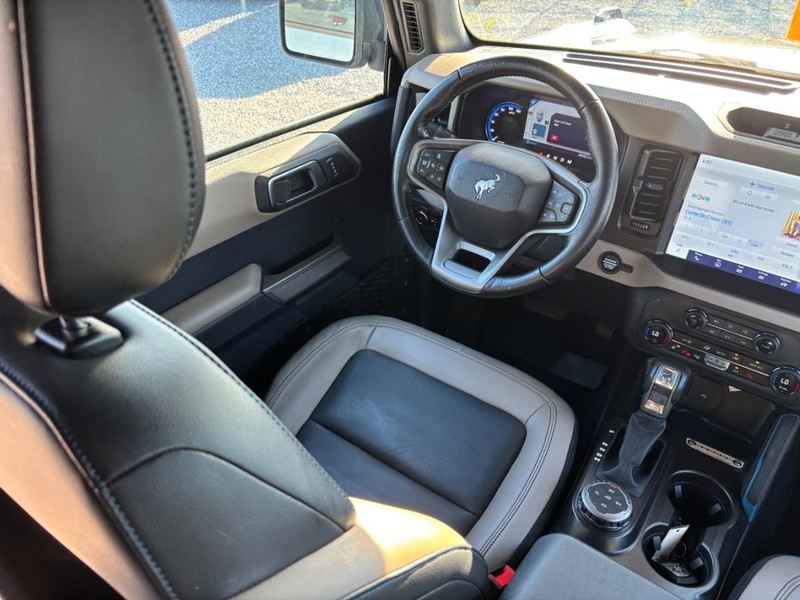 Ford Bronco Vehicle Full-screen Gallery Image 14