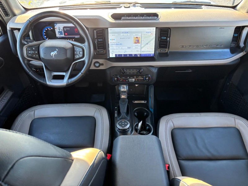 Ford Bronco Vehicle Full-screen Gallery Image 15