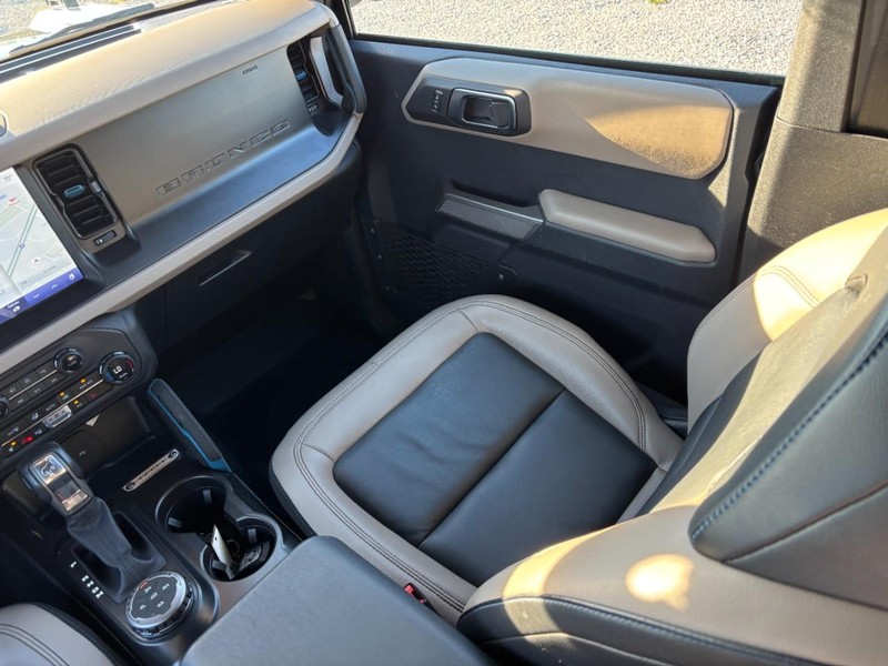 Ford Bronco Vehicle Full-screen Gallery Image 16