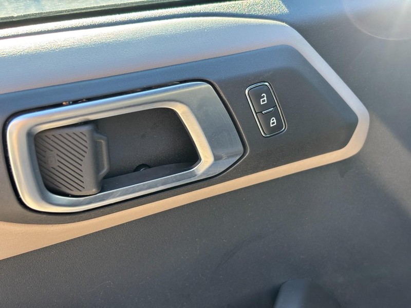Ford Bronco Vehicle Full-screen Gallery Image 18