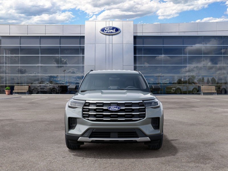 Ford Explorer Vehicle Full-screen Gallery Image 04