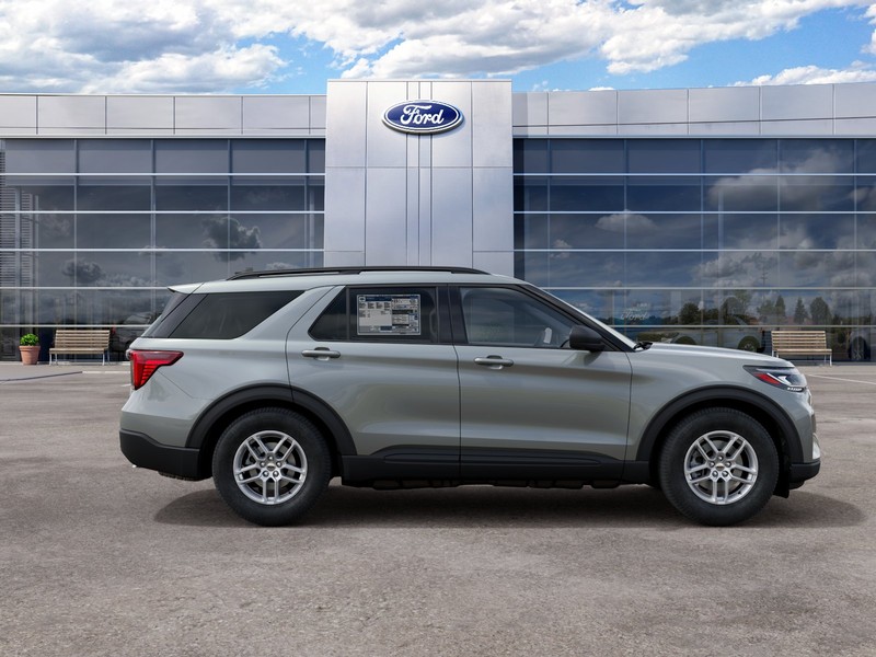 Ford Explorer Vehicle Full-screen Gallery Image 07