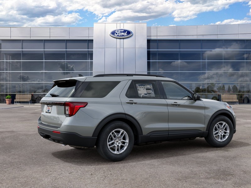 Ford Explorer Vehicle Full-screen Gallery Image 08