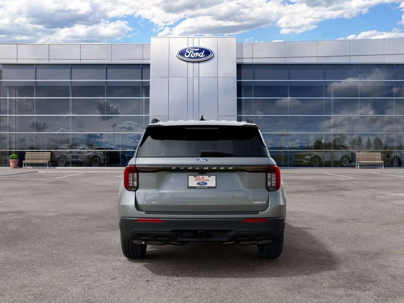 Ford Explorer Vehicle Full-screen Gallery Image 09