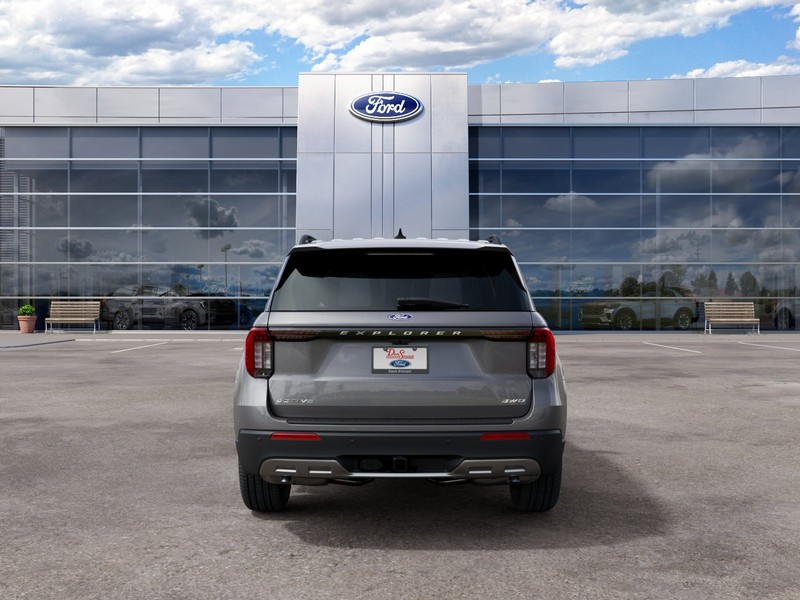 Ford Explorer Vehicle Full-screen Gallery Image 09