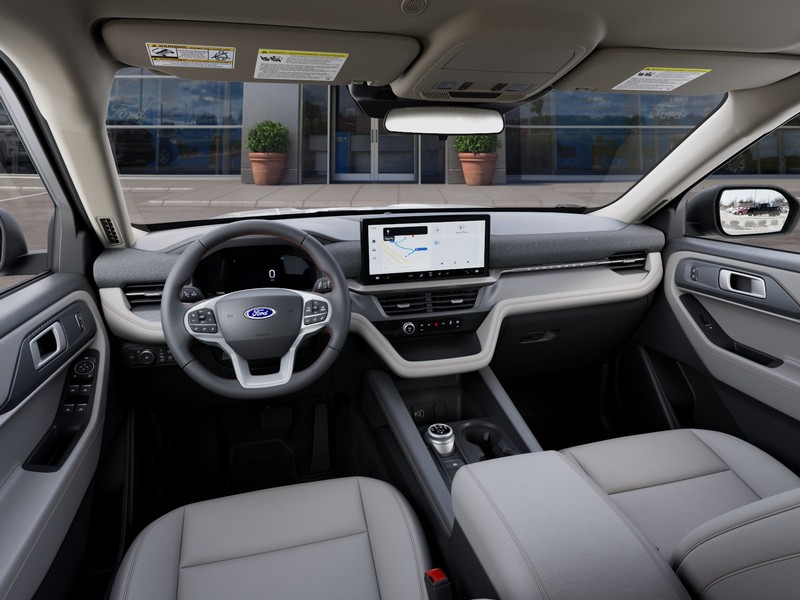 Ford Explorer Vehicle Full-screen Gallery Image 11
