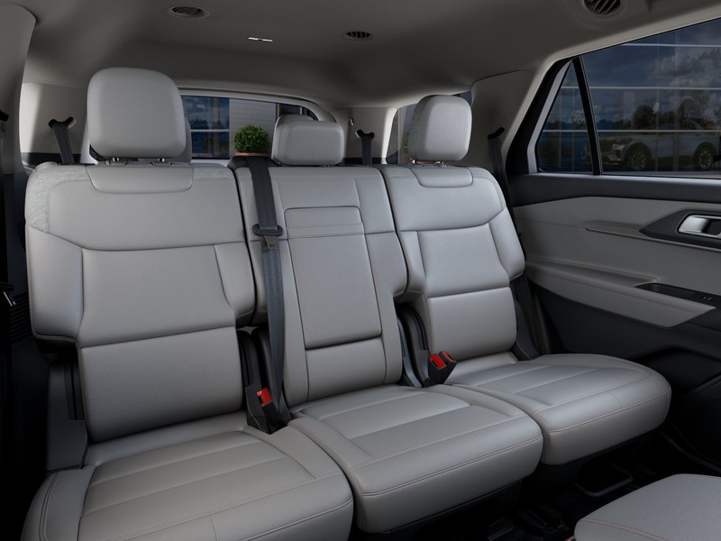 Ford Explorer Vehicle Full-screen Gallery Image 13