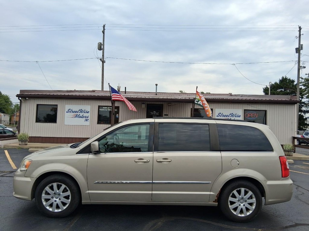 Chrysler Town & Country Vehicle Full-screen Gallery Image 02
