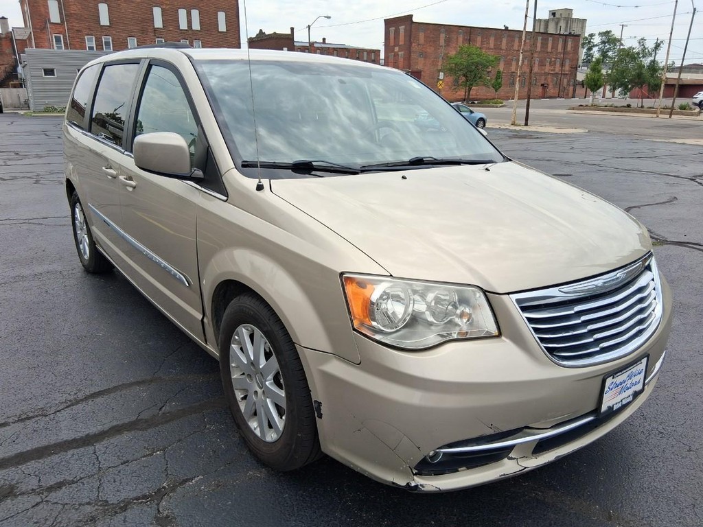 Chrysler Town & Country Vehicle Full-screen Gallery Image 07