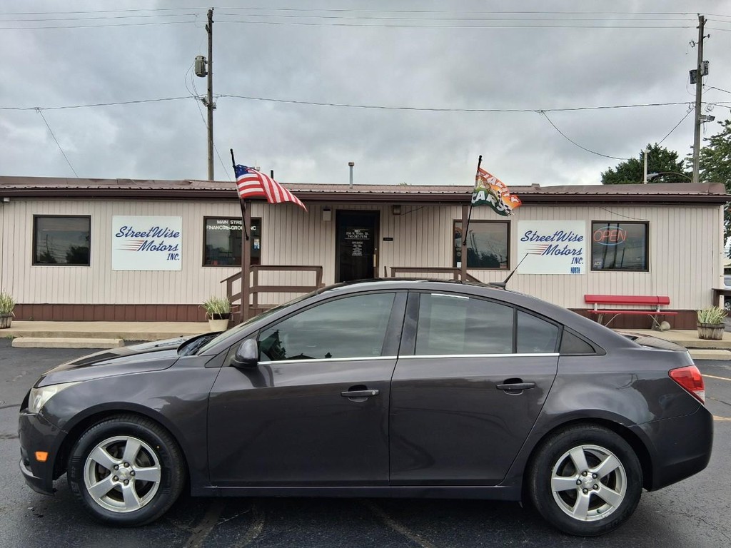 Chevrolet Cruze Vehicle Full-screen Gallery Image 02