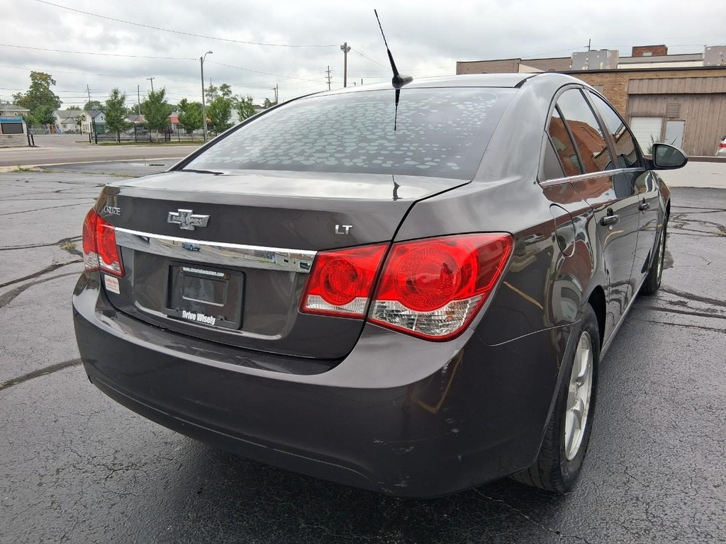 Chevrolet Cruze Vehicle Full-screen Gallery Image 05