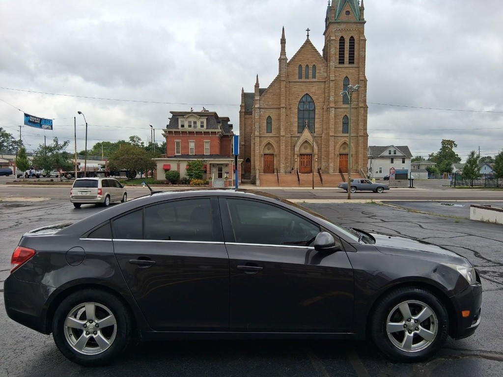Chevrolet Cruze Vehicle Full-screen Gallery Image 06