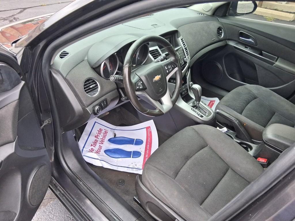 Chevrolet Cruze Vehicle Full-screen Gallery Image 09