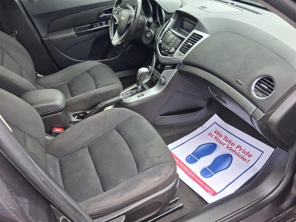 Chevrolet Cruze Vehicle Full-screen Gallery Image 12