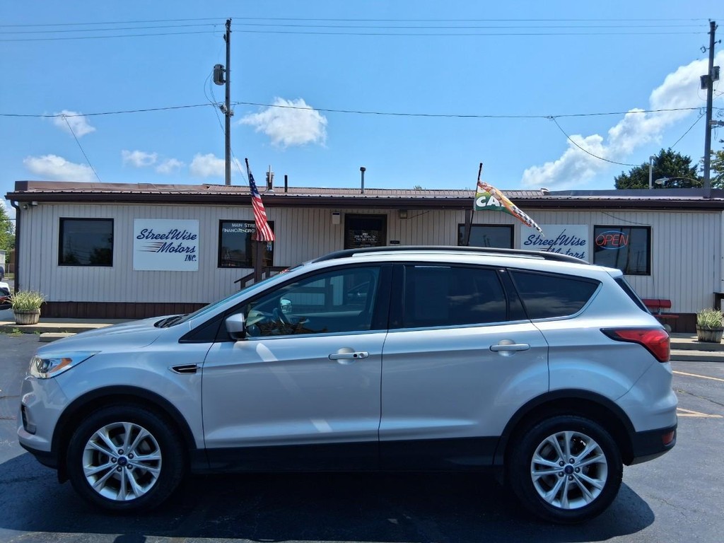 Ford Escape Vehicle Full-screen Gallery Image 02