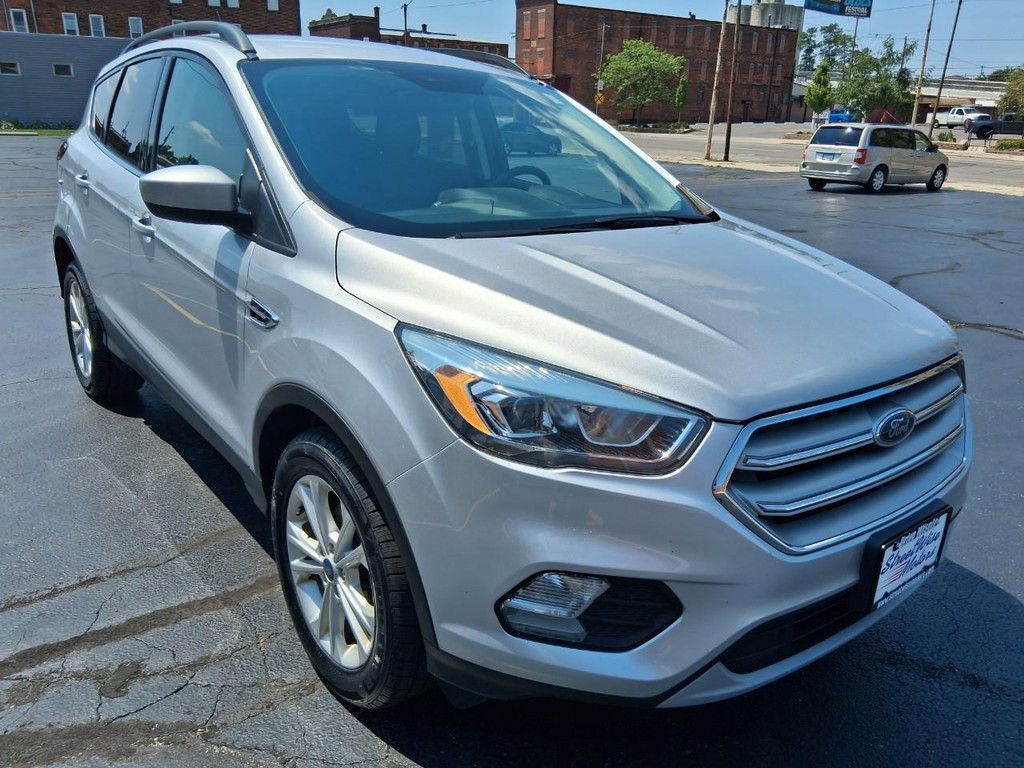 Ford Escape Vehicle Full-screen Gallery Image 07