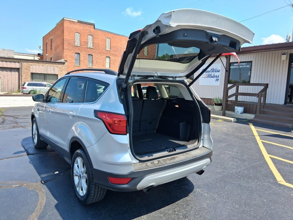 Ford Escape Vehicle Full-screen Gallery Image 11