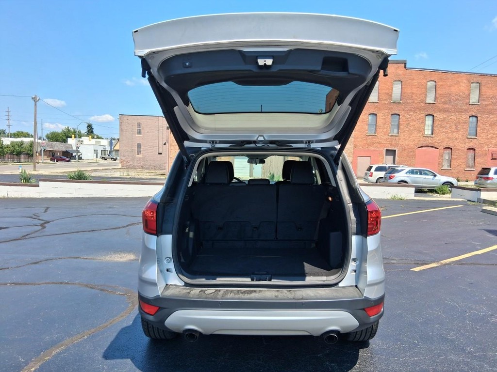 Ford Escape Vehicle Full-screen Gallery Image 12