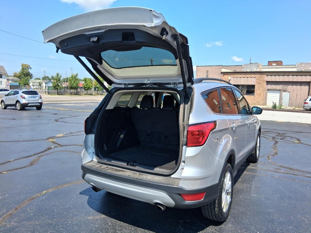 Ford Escape Vehicle Full-screen Gallery Image 13