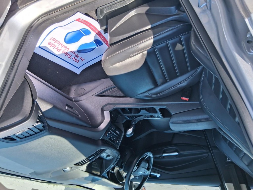 Ford Escape Vehicle Full-screen Gallery Image 15