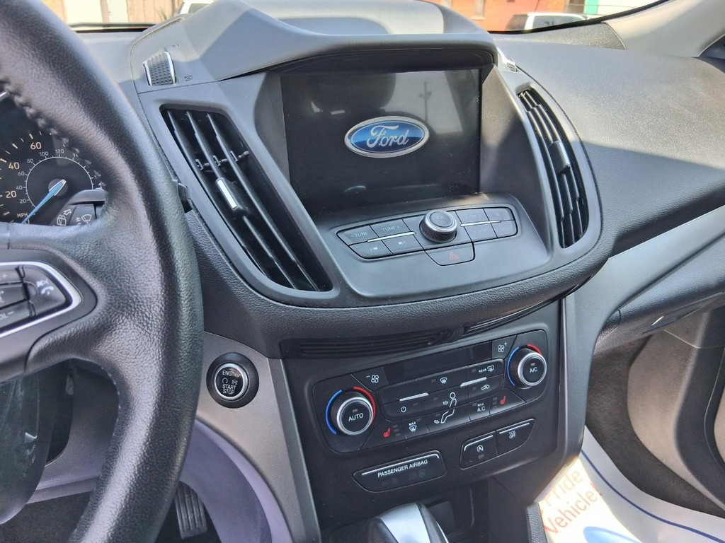 Ford Escape Vehicle Full-screen Gallery Image 17