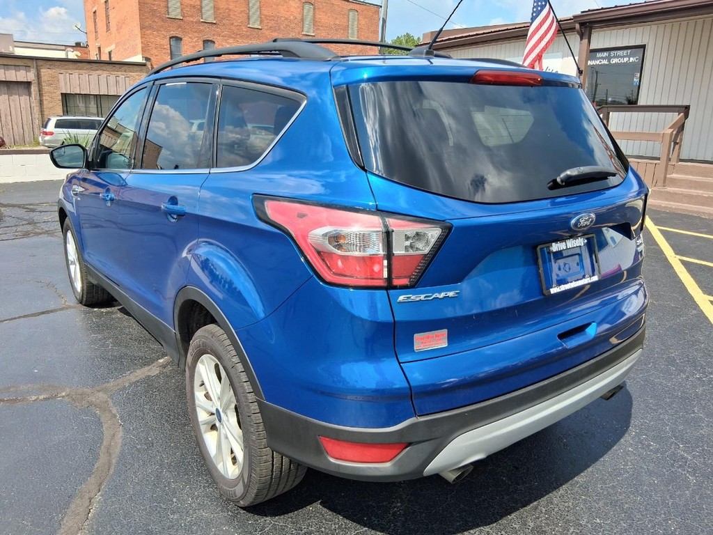 Ford Escape Vehicle Full-screen Gallery Image 03