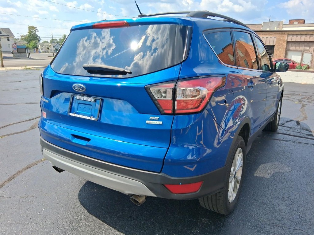 Ford Escape Vehicle Full-screen Gallery Image 05