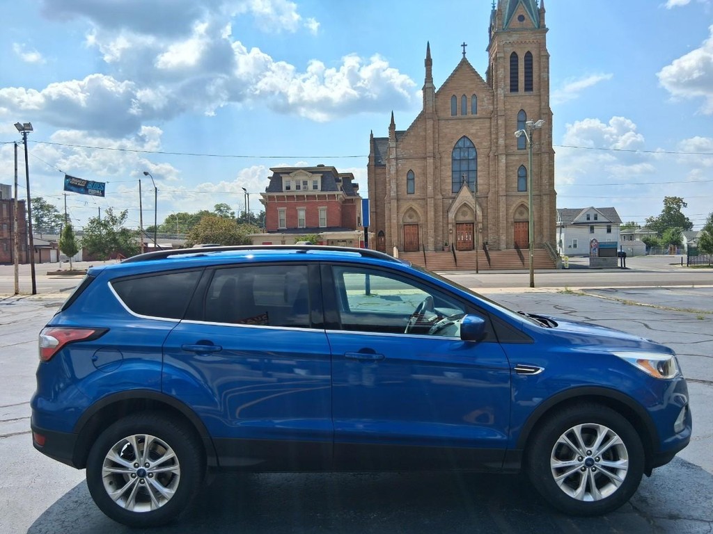 Ford Escape Vehicle Full-screen Gallery Image 06