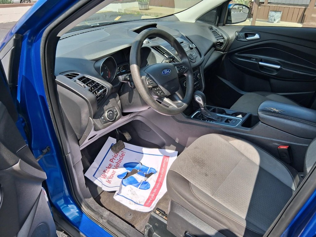 Ford Escape Vehicle Full-screen Gallery Image 09