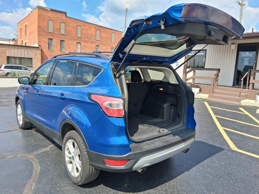 Ford Escape Vehicle Full-screen Gallery Image 11