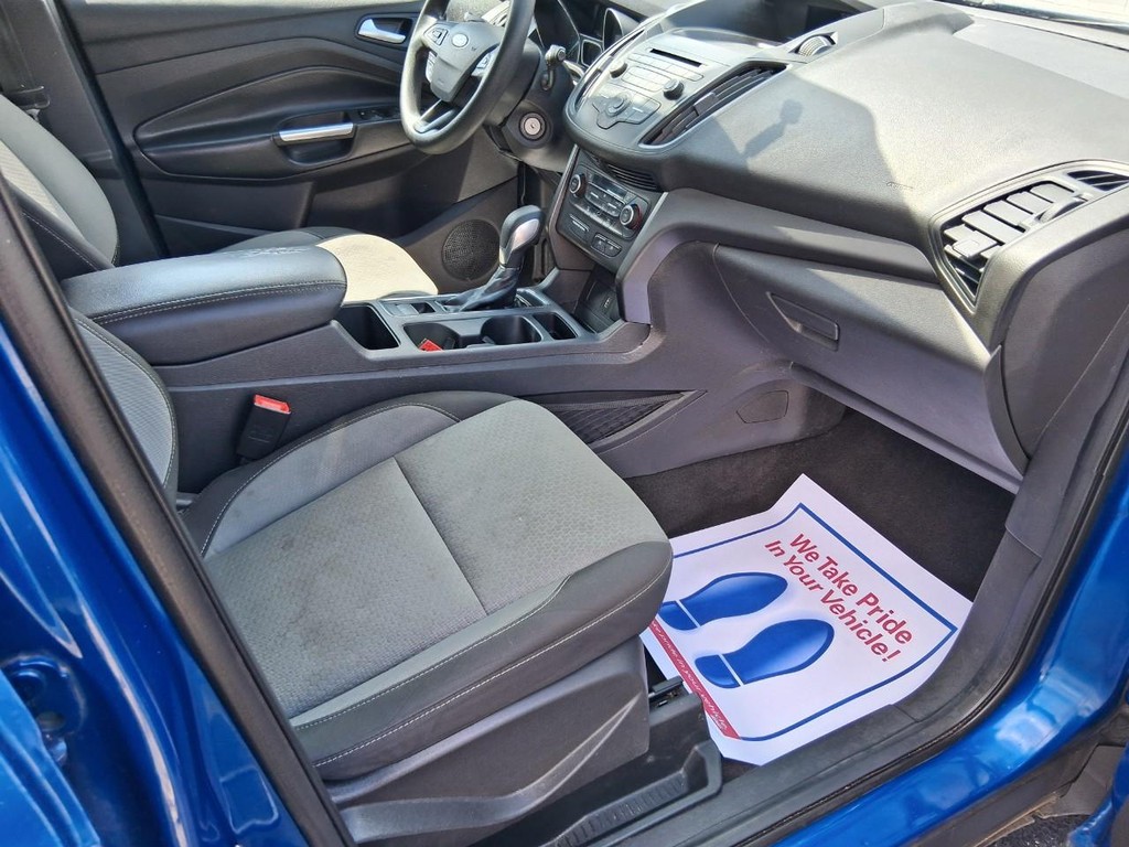 Ford Escape Vehicle Full-screen Gallery Image 15