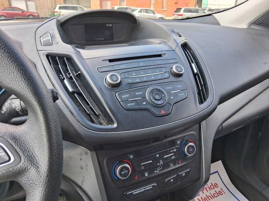 Ford Escape Vehicle Full-screen Gallery Image 17