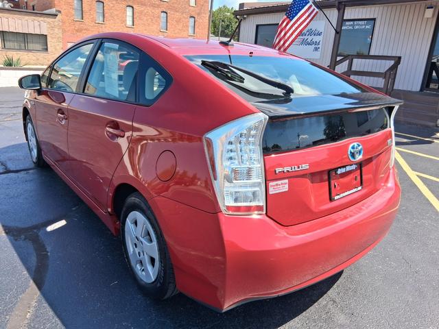 Toyota Prius Vehicle Full-screen Gallery Image 03