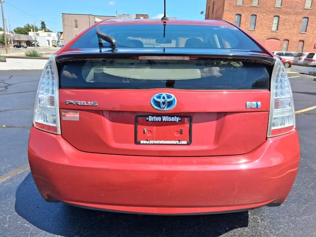 Toyota Prius Vehicle Full-screen Gallery Image 04