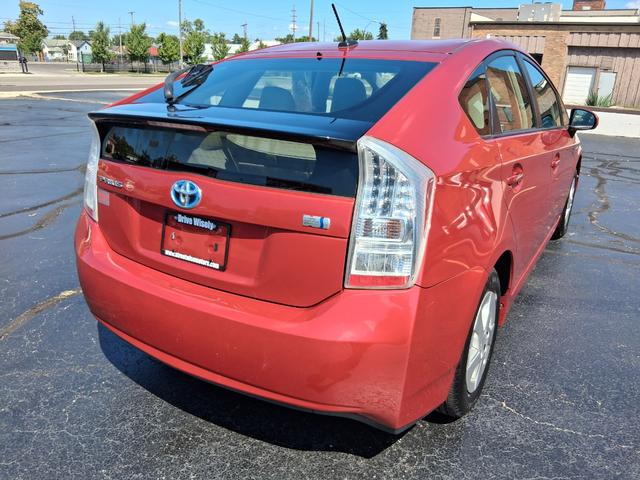 Toyota Prius Vehicle Full-screen Gallery Image 05