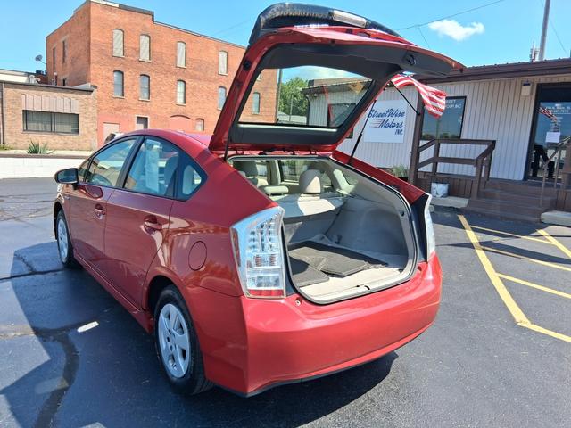 Toyota Prius Vehicle Full-screen Gallery Image 11