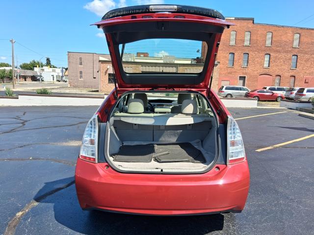 Toyota Prius Vehicle Full-screen Gallery Image 12