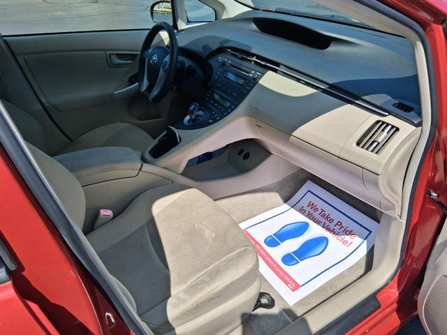 Toyota Prius Vehicle Full-screen Gallery Image 15