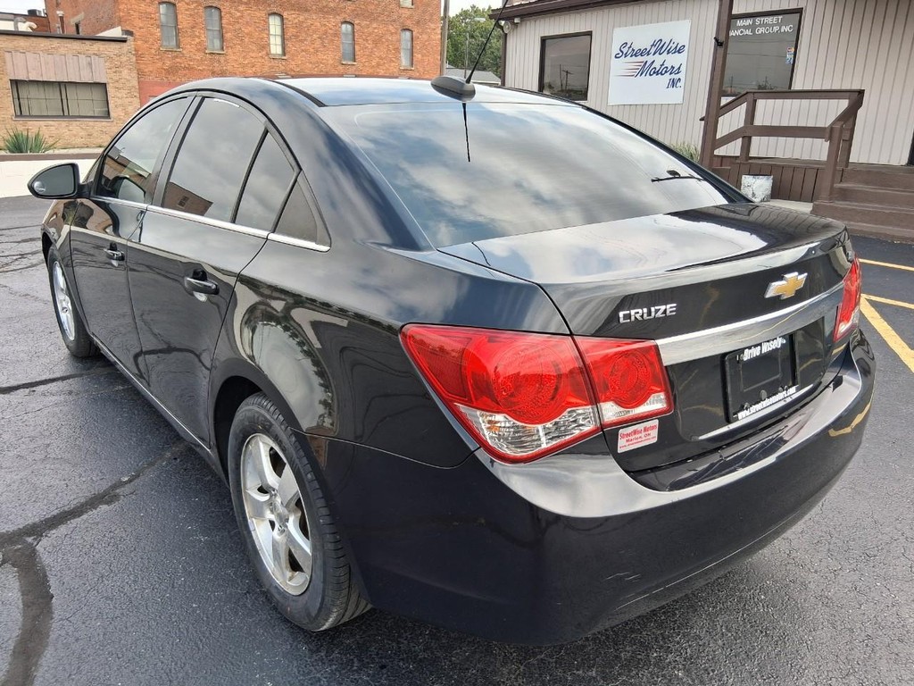 Chevrolet Cruze Vehicle Full-screen Gallery Image 03